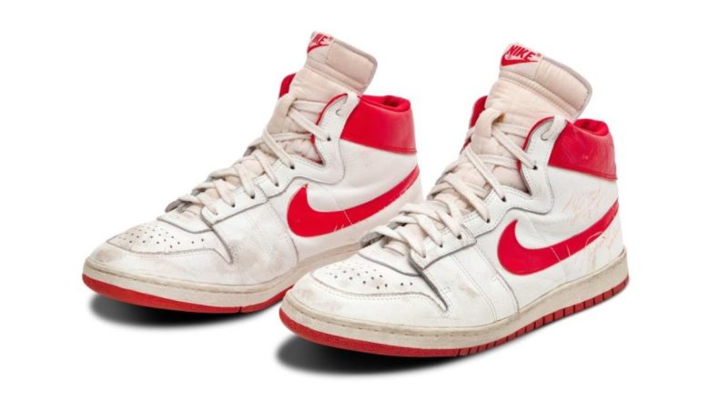  Michael Jordan’ın ayakkabıları 1.47 milyon dolara rekor fiyattan satıldı