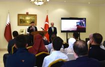 Doha Büyükelçisi Göksu, Türkiye mezunlarıyla bir araya geldi