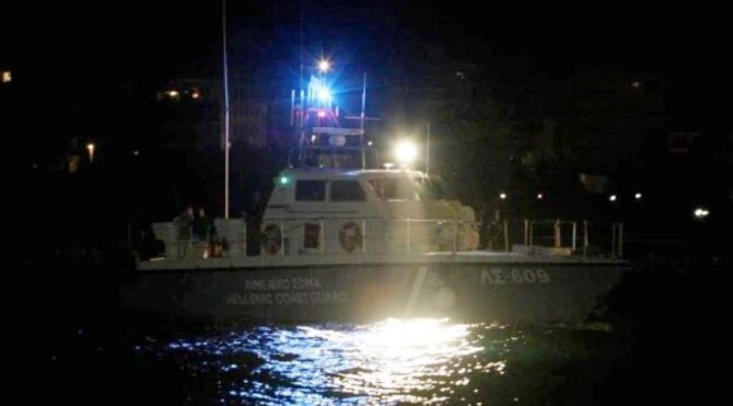  Antalya açıklarında denizde kovalamaca! Yunan kıyı güvenliği havaya ateş açtı, iki Türk’ü gözaltına aldı