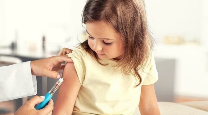  Bilim Heyeti üyesinden çocuklar için aşı açıklaması