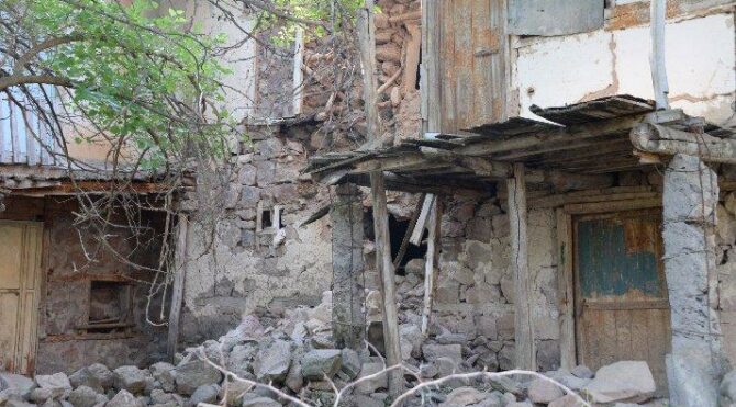  Bingöl’deki zelzelede, Elazığ’ın 5 köyünde birtakım meskenler hasar gördü