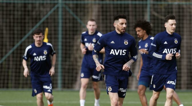  Fenerbahçe’nin sıkıntısı büyük! Yüksek maaş problemi…