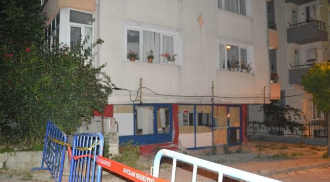  İstanbul’da gece saatlerinde kolonları çatlayan bina boşaltıldı