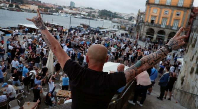  Portekiz’i İstanbul yerine Porto’ya giden İngiliz taraftarlar yaktı