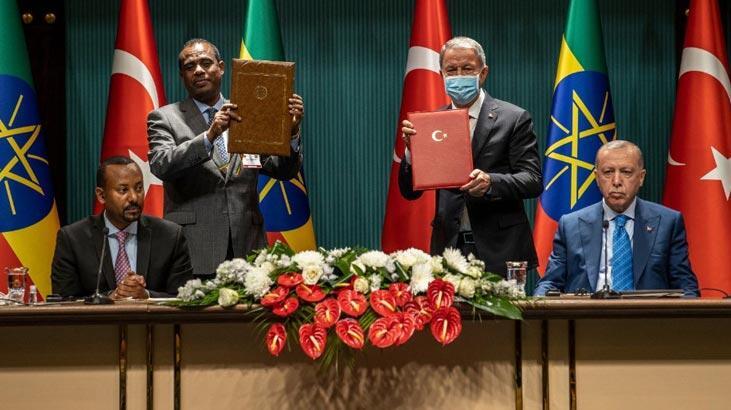  Bakan Akar, Etiyopyalı mevkidaşı Yadeta ile anlaşma imzaladı