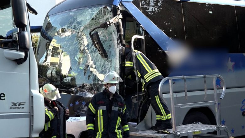  Almanya’da yolcu otobüsü kaza yaptı: 16 yaralı