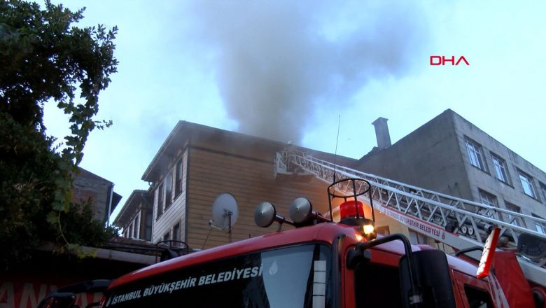  Fatih’te iki katlı ahşap otelin çatısında yangın çıktı