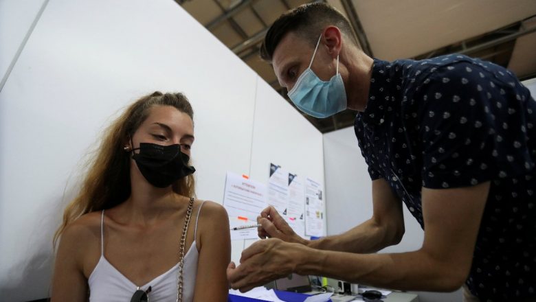  Fransa’da sağlık çalışanlarının zorunlu aşılanması başladı