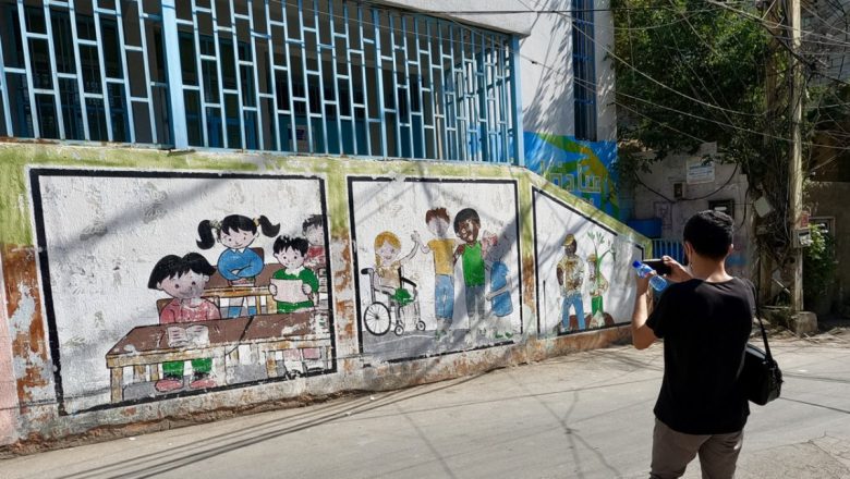  Mülteci kamplarının duvarları özgürlük yansıtıyor