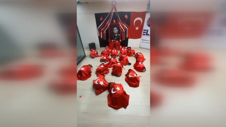  Çocukların Atatürk posterine secde ettirildiği ritüel tepki çekti