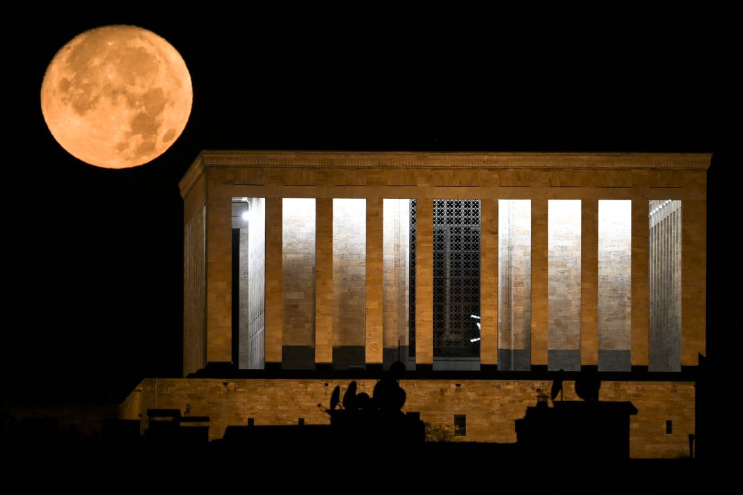 AA 20250808 38772582 38772578 ANKARADA DOLUNAY - Anıtkabir’de Dolunayla Kartpostallık Görüntü