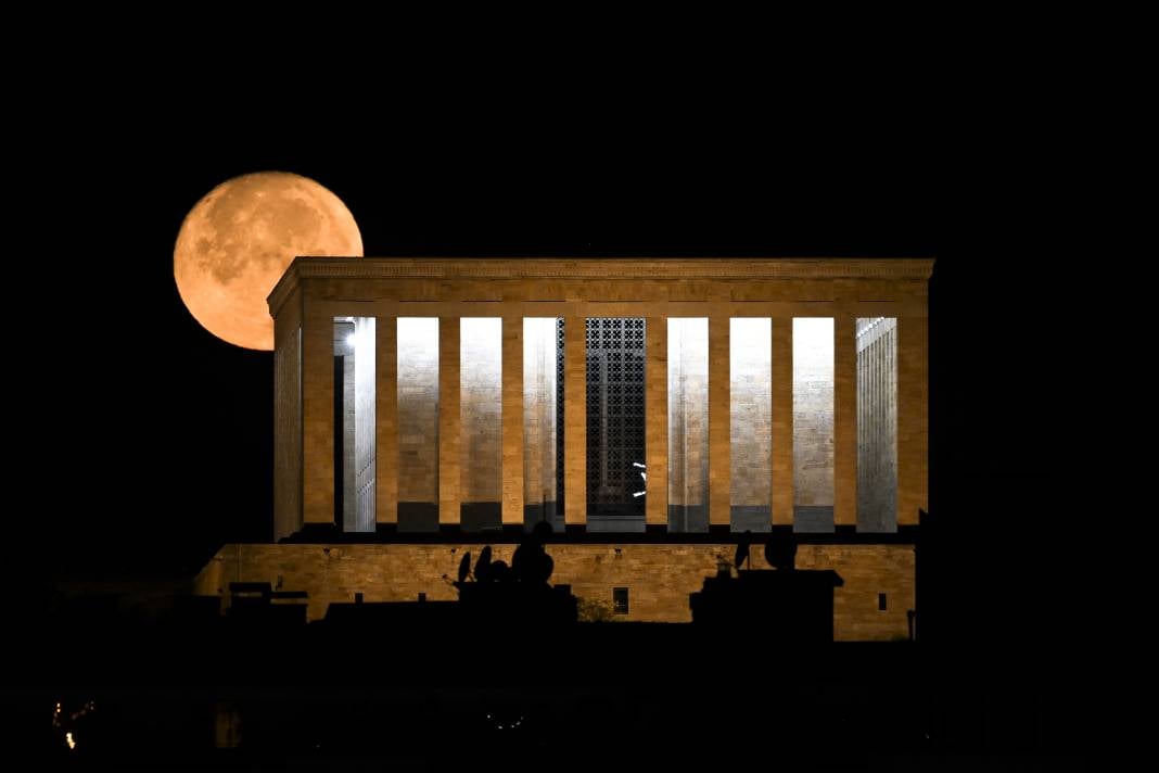 AA 20250808 38772582 38772581 ANKARADA DOLUNAY - Anıtkabir’de Dolunayla Kartpostallık Görüntü