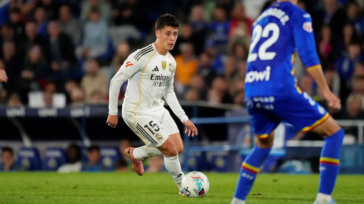 ARDA GÜLER TARİH YAZDI! REAL MADRİD’DE EKİM AYININ FUTBOLCUSU SEÇİLDİ 3 6903c0e45e017335